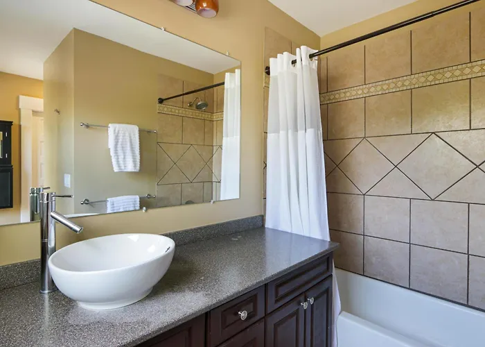 Charming With Garage, Hot Tub & Garden! Near Osu & Short North *