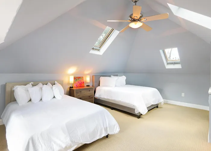 Charming With Garage, Hot Tub & Garden! Near Osu & Short North Columbus