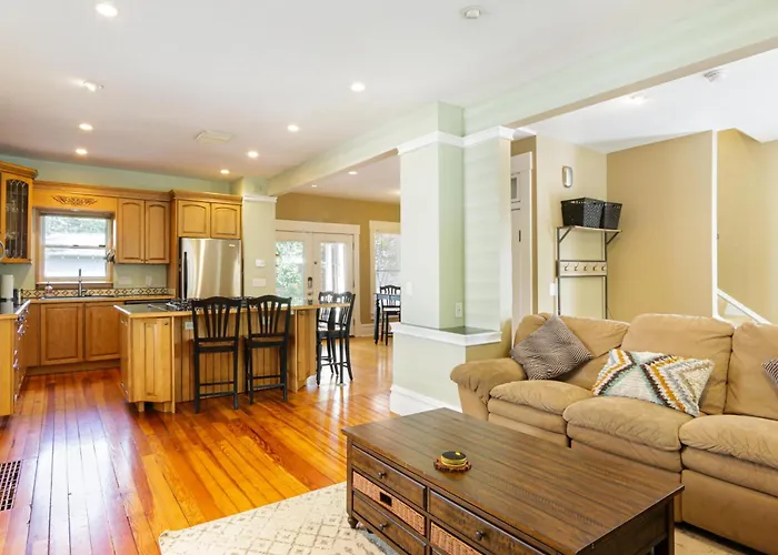 Charming With Garage, Hot Tub & Garden! Near Osu & Short North Holiday home Columbus
