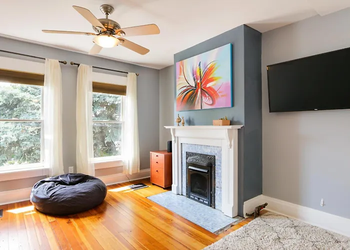 Holiday home Charming With Garage, Hot Tub & Garden! Near Osu & Short North