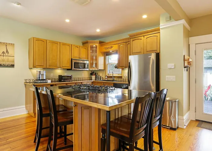 Holiday home Charming With Garage, Hot Tub & Garden! Near Osu & Short North *