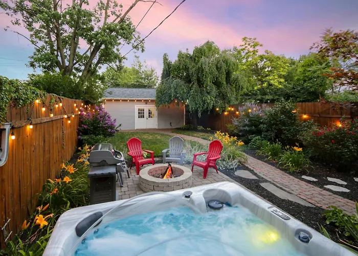 Holiday home Charming With Garage, Hot Tub & Garden! Near Osu & Short North Columbus