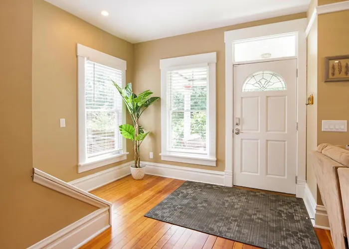 Holiday home Charming With Garage, Hot Tub & Garden! Near Osu & Short North Columbus