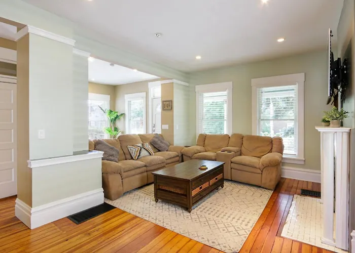 Charming With Garage, Hot Tub & Garden! Near Osu & Short North Columbus