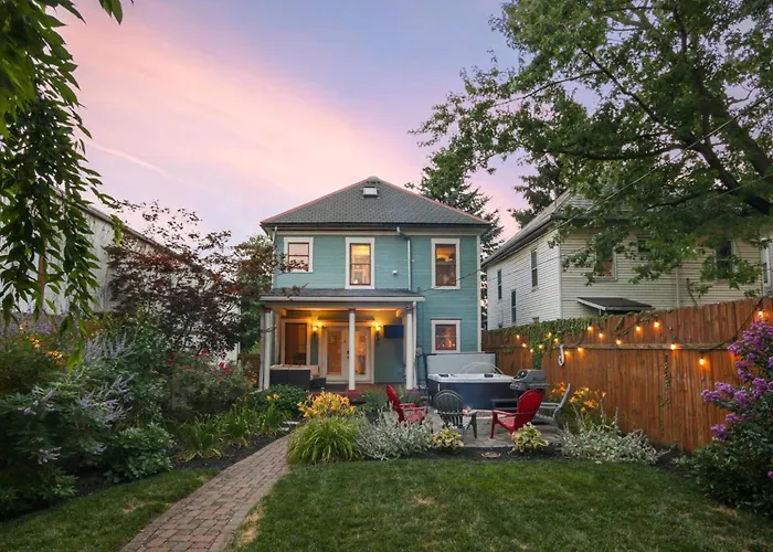 Charming With Garage, Hot Tub & Garden! Near Osu & Short North Holiday home Columbus